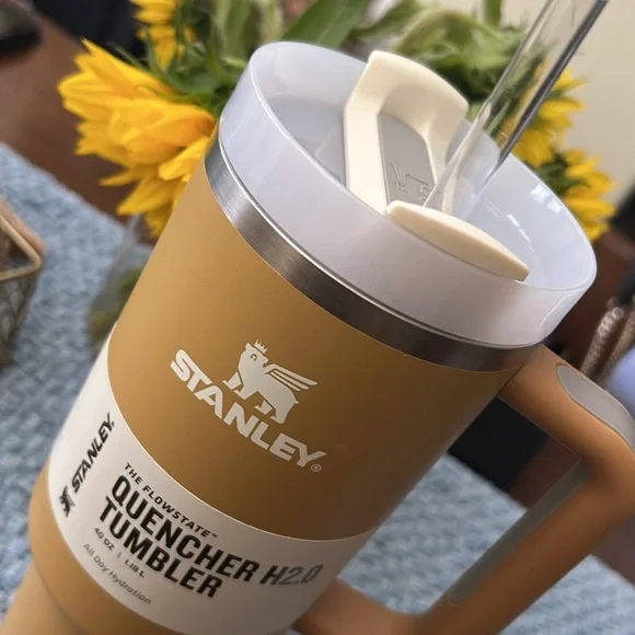 NWT Stanley Quencher H2.0 Tumbler - Picture 2 of 3